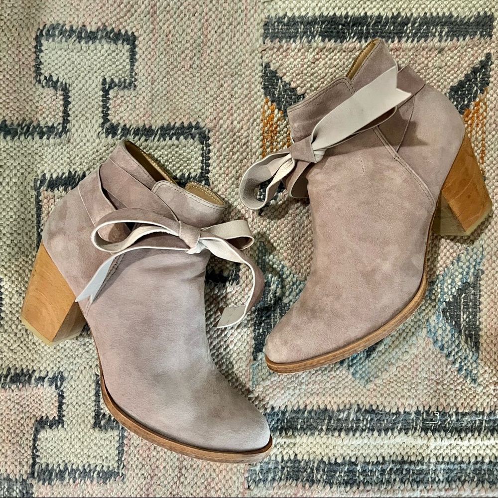 Huma Blanco Bowtie Booties